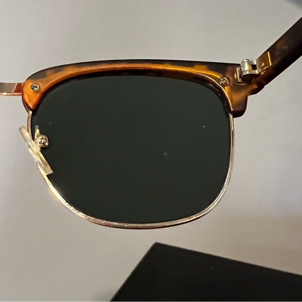 Ray-Ban Clubmaster Classic Polished Tortoise on Gold Sunglasses - Picture 13 of 16